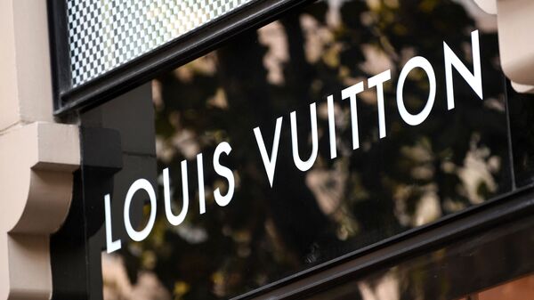 This picture shows the logo of a French brand shop Louis Vuitton at Nisantasi district in Istanbul, on October 26, 2020 - Sputnik International