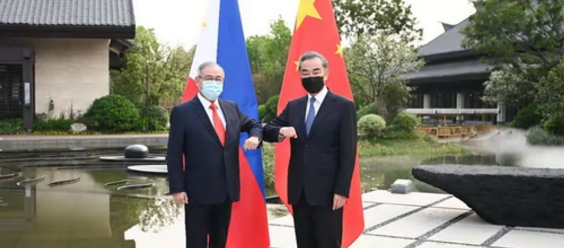 Chinese State Councilor and Foreign Minister Wang Yi held talks with Philippine Foreign Secretary Teodoro Locsin in Nanping City, Fujian Province on April 2, 2021. - Sputnik International, 1920, 09.04.2021