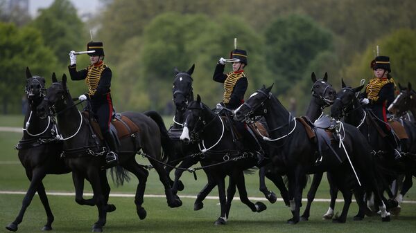 Members of the King's Troop Royal Horse Artillery take part in a ceremonial 41 gun salute in Hyde Park to mark Britain's Queen Elizabeth II 's 91st birthday, in London, Friday, April 21, 2017.  - Sputnik International