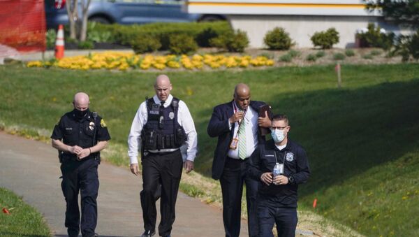 Police walk near the scene of a shooting at a business park in Frederick, Md., Tuesday, April 6, 2021. - Sputnik International