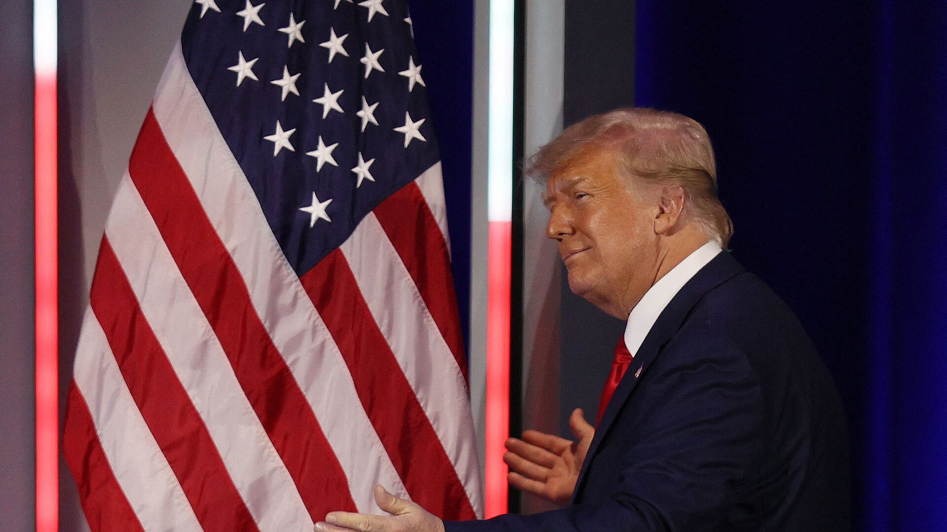 Former President Donald Trump embraces the American flag as he arrives on stage to address the Conservative Political Action Conference held in the Hyatt Regency on 28 February 2021 in Orlando, Florida. Joe Raedle/Getty Images/AFP (Photo by JOE RAEDLE / GETTY IMAGES NORTH AMERICA / Getty Images via AFP) - Sputnik International, 1920, 14.05.2021