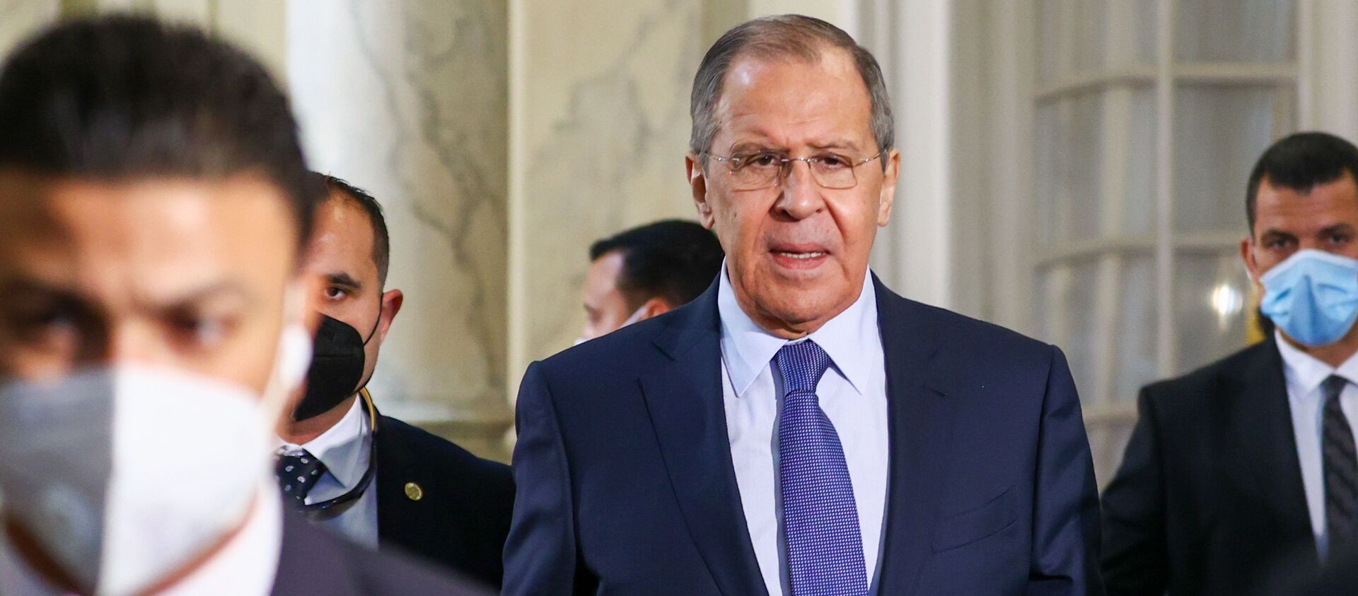 Russian Foreign Minister Sergei Lavrov (center) during his visit to Cairo, Egypt. Monday, 12 April, 2021. - Sputnik International, 1920, 16.04.2021