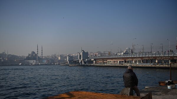 A man fishes on shore of Bosphorus straits as Galata bridge is seen in the background, at Karakoy neighbourhood, in Istanbul, on February 23, 2021. - Sputnik International