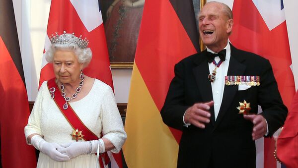 Britain's Queen Elizabeth and Prince Philip wait to greet guests prior to a state banquet at Bellevue presidential palace in Berlin, Germany June 24, 2015 - Sputnik International
