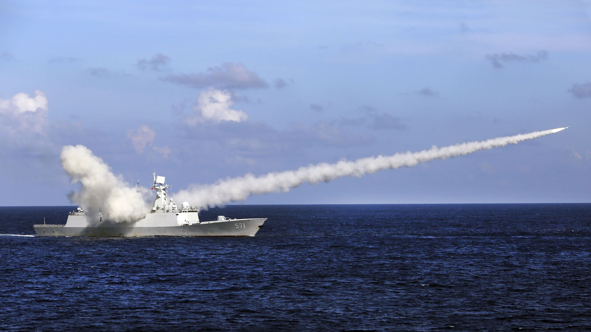 In this Friday, July 8, 2016, file photo released by Xinhua News Agency, Chinese missile frigate Yuncheng launches an anti-ship missile during a military exercise in the waters near south China's Hainan Island and Paracel Islands. China is holding another round of military drills in the South China Sea amid an uptick in such activity in the area highlighting growing tensions - Sputnik International, 1920, 07.06.2022