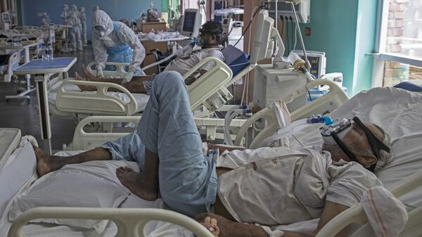 In this photograph taken on July 15, 2020 COVID-19 coronavirus patients rest on their beds at the Intensive Care Unit of the Sharda Hospital, in Greater Noida. - Sputnik International