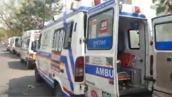 Happening right now: 108 ambulances with Covid patients waiting for 4-6 hours outside Ahmedabad Civil Hospital - Sputnik International