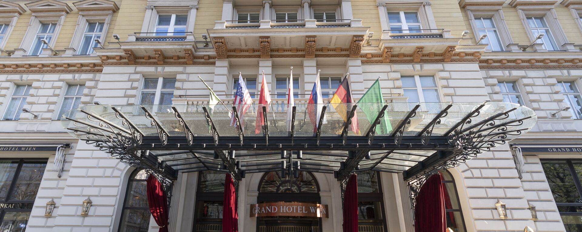 Exterior view of the 'Grand Hotel Wien' in Vienna, Austria, Friday, April 9, 2021 where closed-door nuclear talks with Iran take place.  - Sputnik International, 1920, 31.01.2023