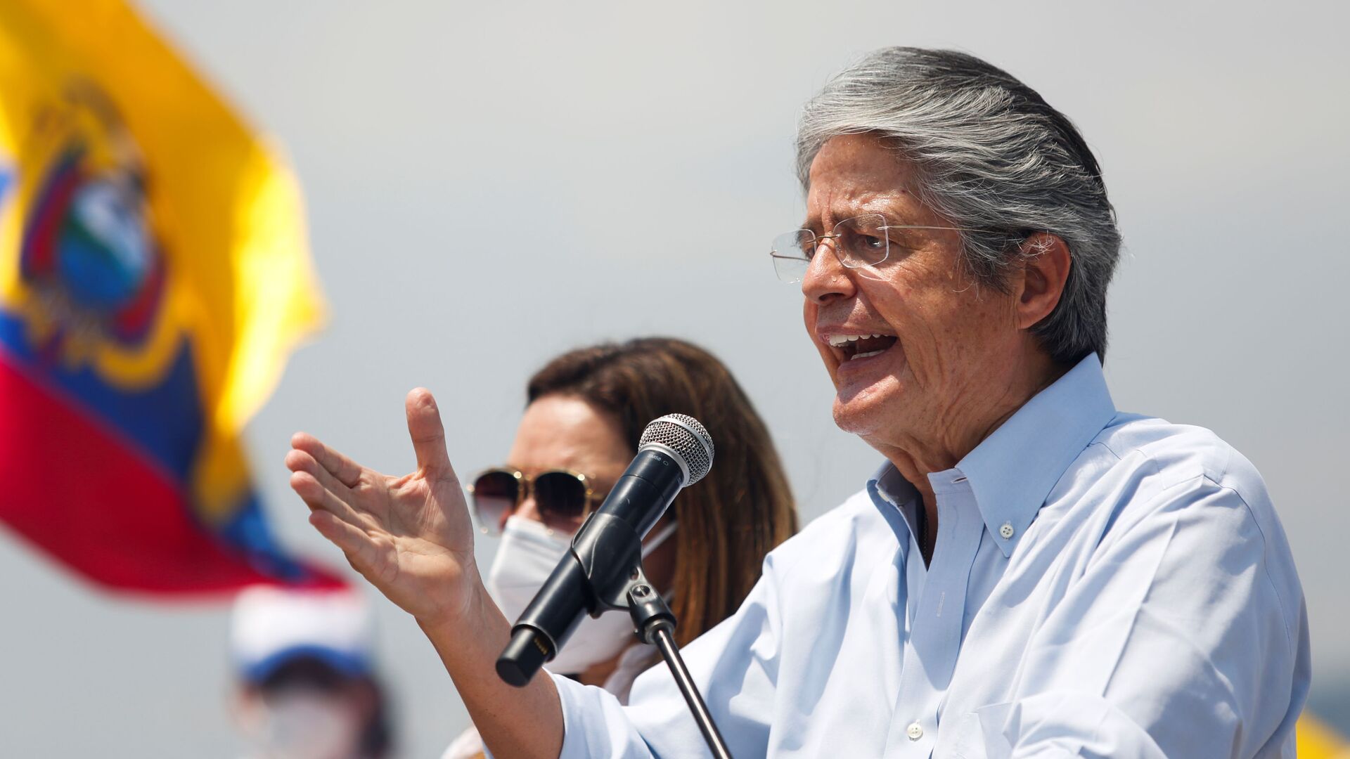 Ecuador's presidential candidate Guillermo Lasso gestures as he speaks during a closing campaign rally, in Guayaquil, Ecuador April 8, 2021. - Sputnik International, 1920, 01.09.2021