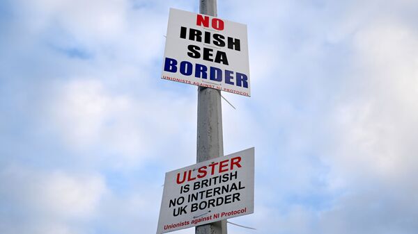 Signs reading 'No Irish Sea border' and 'Ulster is British, no internal UK Border' are seen affixed to a lamp post at the Port of Larne, Northern Ireland, March 6, 2021. Picture taken March 6, 2021 - Sputnik International