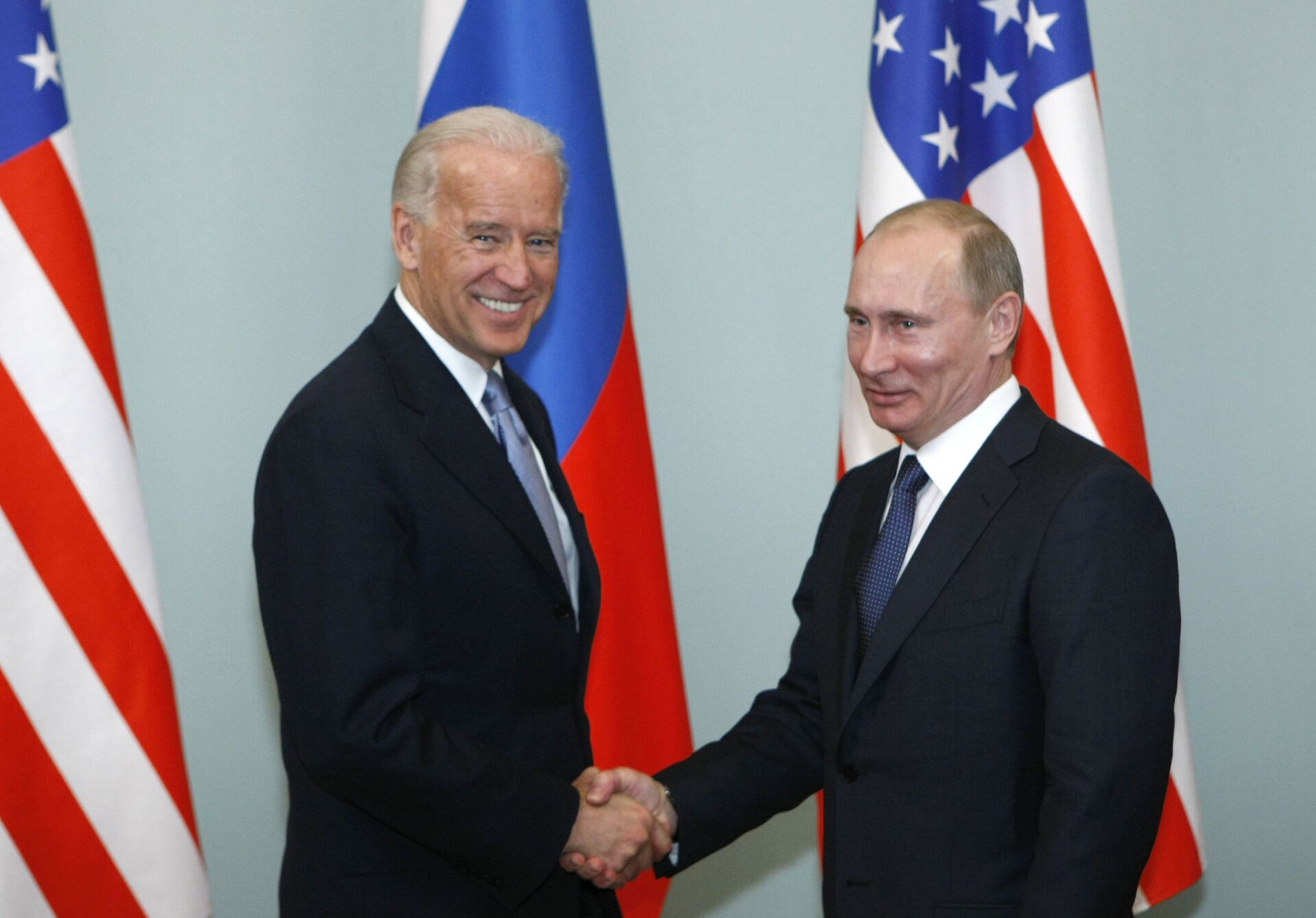 Biden Says US Will Respond in Robust Way When Russian Gov't Engages in 'Harmful Activity' - Sputnik International, 1920, 09.06.2021