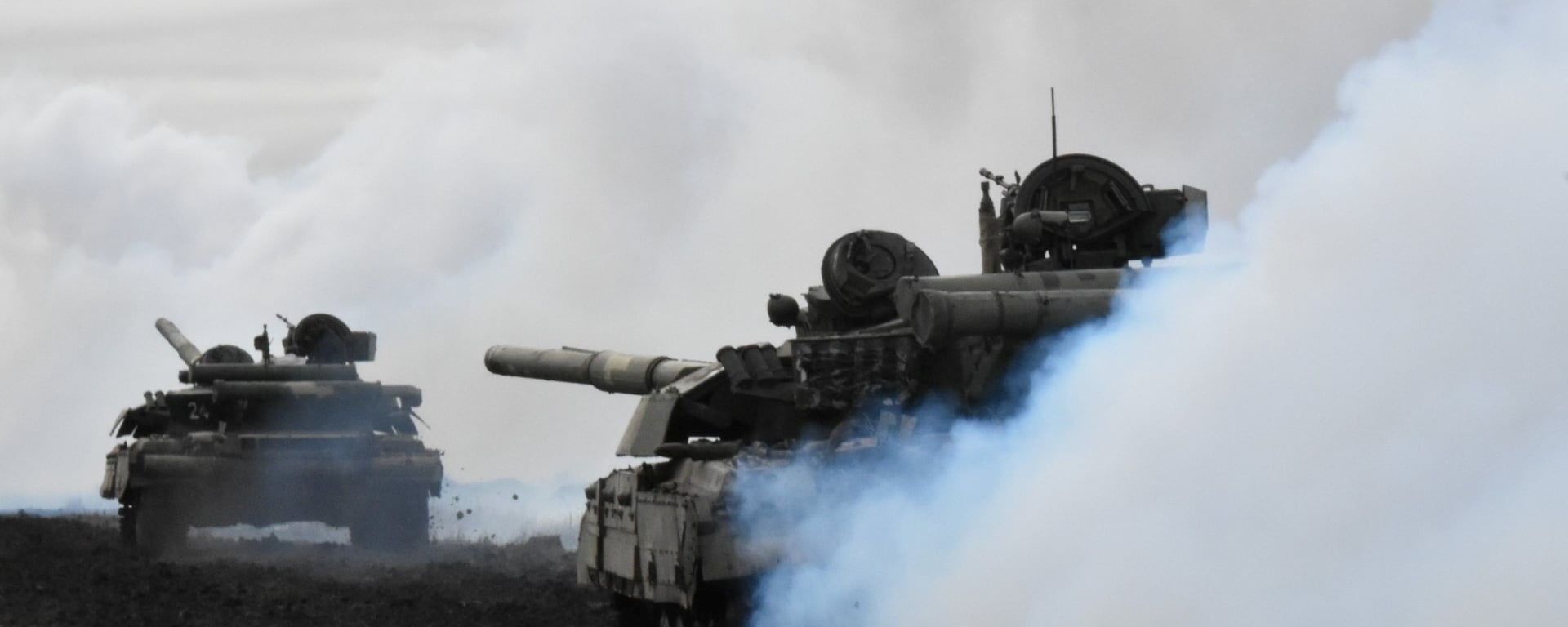 Tanks of the Ukrainian Armed Forces are seen during drills at an unknown location near the border of Crimea, Russia, in this handout picture released by the General Staff of the Armed Forces of Ukraine press service on 14 April 2021. - Sputnik International, 1920, 04.12.2021