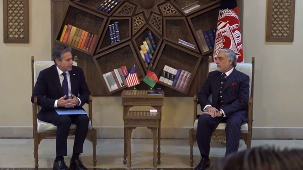 Secretary of State Antony Blinken (left) meets with Afghan chairman of the high council for national reconciliation during a surprise visit to Kabul, Afghanistan on Thursday, 15 April, 2021. - Sputnik International