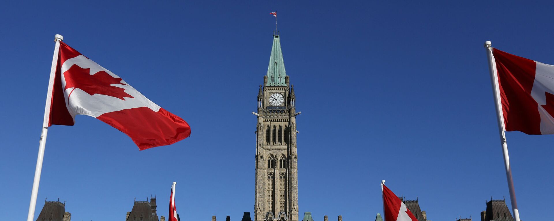 Canadian flags line the walkway in front of the Parliament in Ottawa, Ontario, October 2, 2017 - Sputnik International, 1920, 22.06.2022