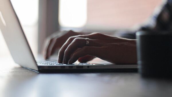 Hands Typing on Laptop Keyboard - Sputnik International