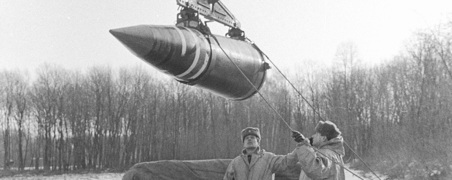 Troops load up nuclear warheads on Ukrainian territory. 1992. - Sputnik International, 1920, 14.01.2023