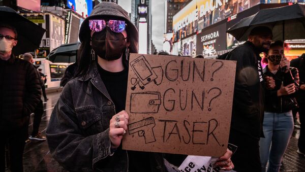 Protesters and activists attend a vigil for Daunte Wright and others killed during police confrontations, at Times Square in New York city on April 16, 2021. - Sputnik International