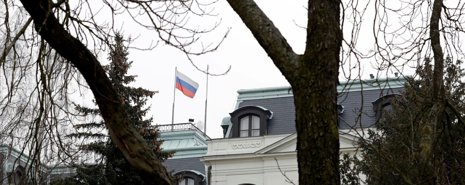 A national flag of Russia flies on the Russian embassy in Prague, Czech Republic, March 26, 2018. - Sputnik International, 1920, 17.04.2021