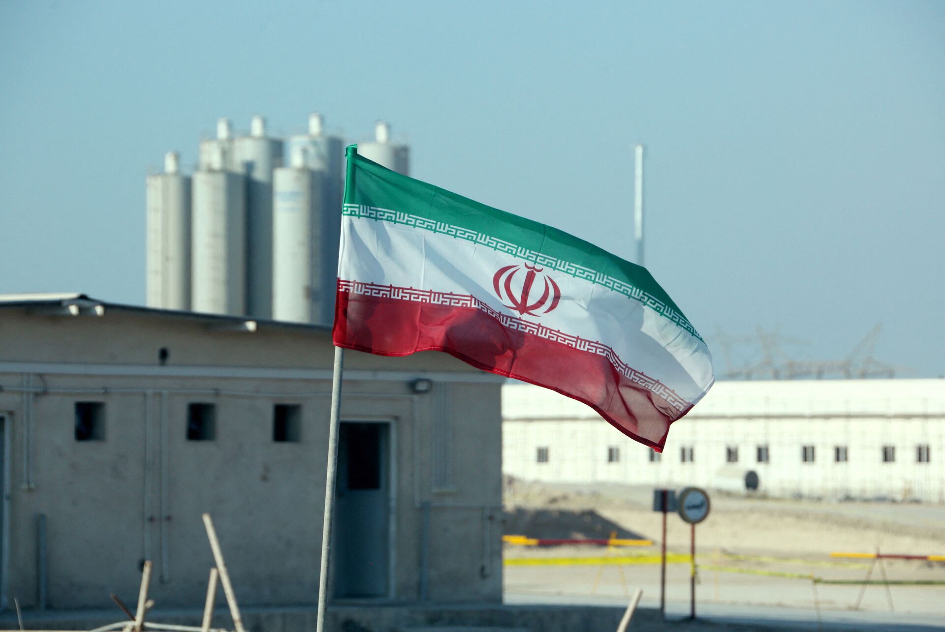 A picture taken on November 10, 2019, shows an Iranian flag in Iran's Bushehr nuclear power plant, during an official ceremony to kick-start works on a second reactor at the facility - Sputnik International, 1920, 07.09.2021
