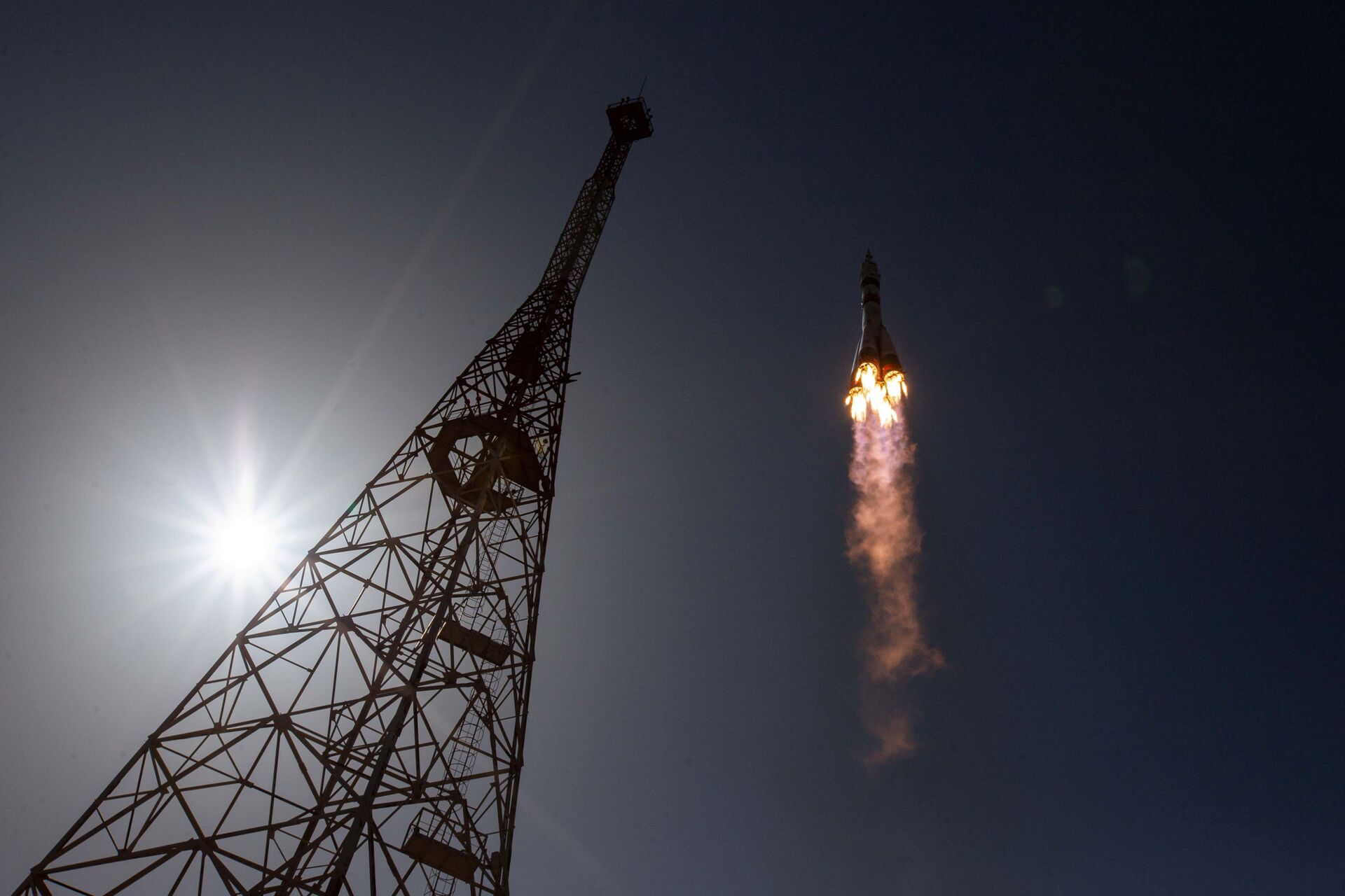 The Soyuz MS-18 spacecraft carrying the crew formed of Mark Vande Hei of NASA and cosmonauts Oleg Novitskiy and Pyotr Dubrov of Roscosmos blasts off to the International Space Station (ISS) from the launchpad at the Baikonur Cosmodrome, Kazakhstan April 9, 2021. - Sputnik International, 1920, 23.09.2021