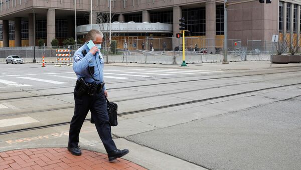 A Minneapolis police officer walks past the Hennepin County Public Safety Facility, during the trial of former police officer Derek Chauvin for the killing of George Floyd, and ongoing unrest following the killing of Daunte Wright by a police officer, in Minneapolis, Minnesota, U.S., April 14, 2021. - Sputnik International
