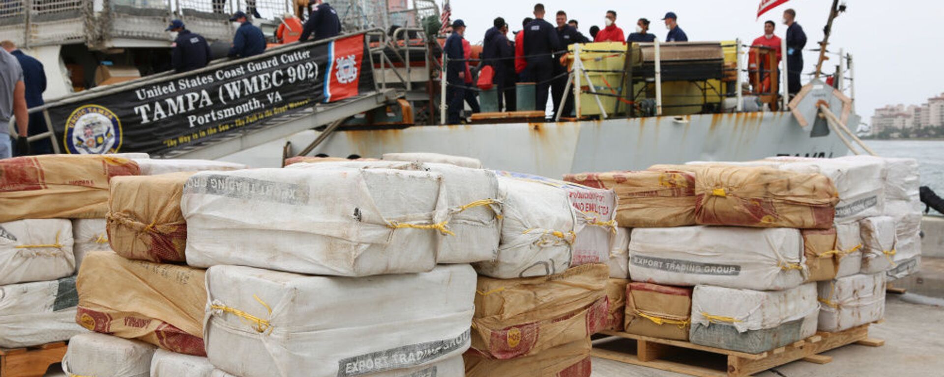 Coast Guard Cutter Tampa's crew offloaded approximately 5,500 pounds of cocaine, worth an estimated $94.6 million, in Miami, Tuesday, after interdicting a low profile vessel off the coast of Punta Gallinas, Colombia.  - Sputnik International, 1920, 16.03.2023