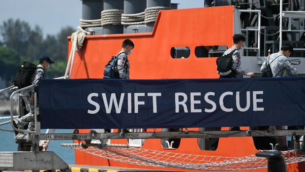 Officers board Singapore Navy's MV Swift Rescue ahead of rescue efforts for Indonesia's missing submarine KRI Nanggala-402, in Singapore April 21, 2021, in this image obtained from social media.  - Sputnik International