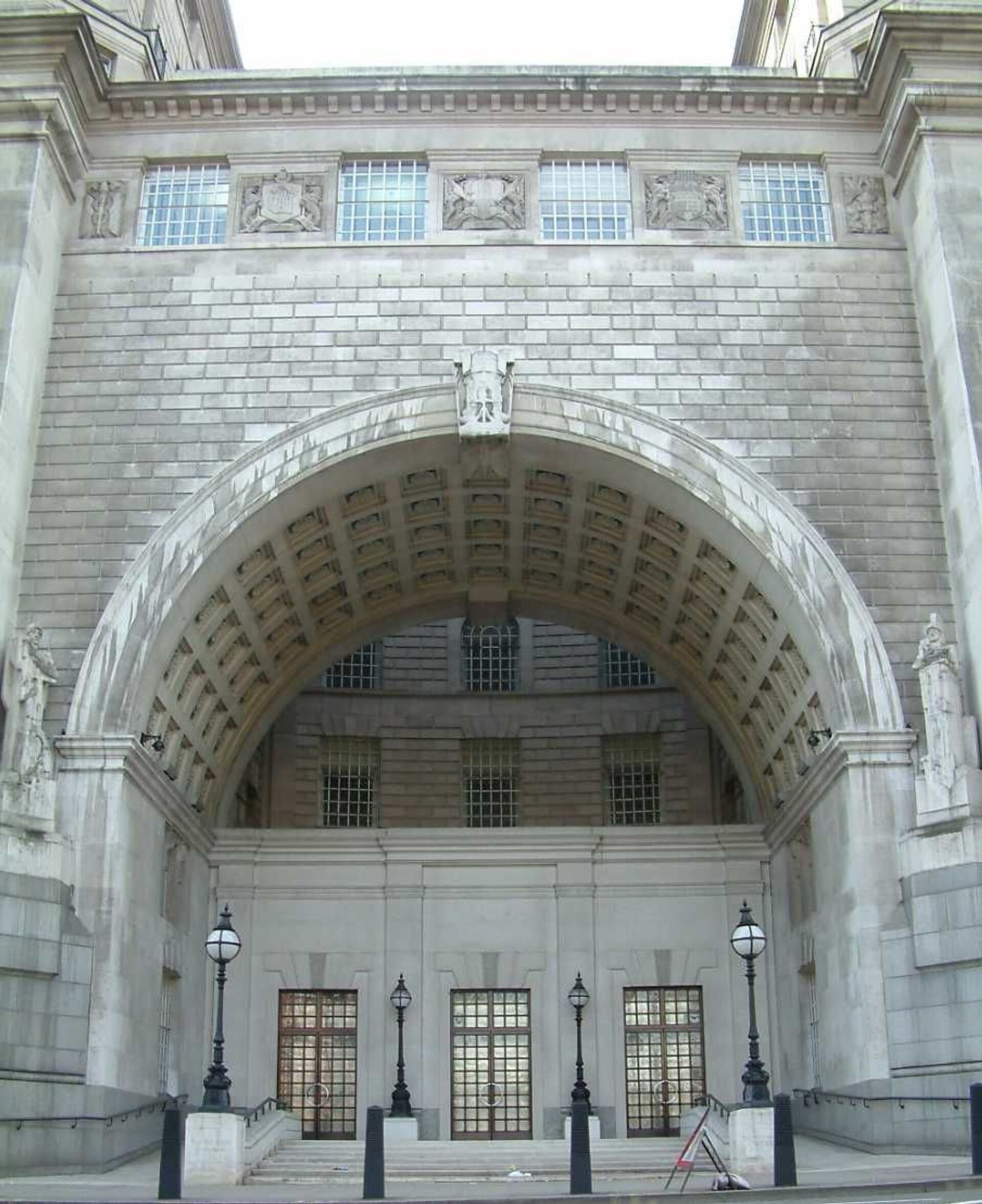 The headquarters of the UK's MI5 counter-intelligence agency at Thames House, Millbank, London - Sputnik International, 1920, 07.09.2021
