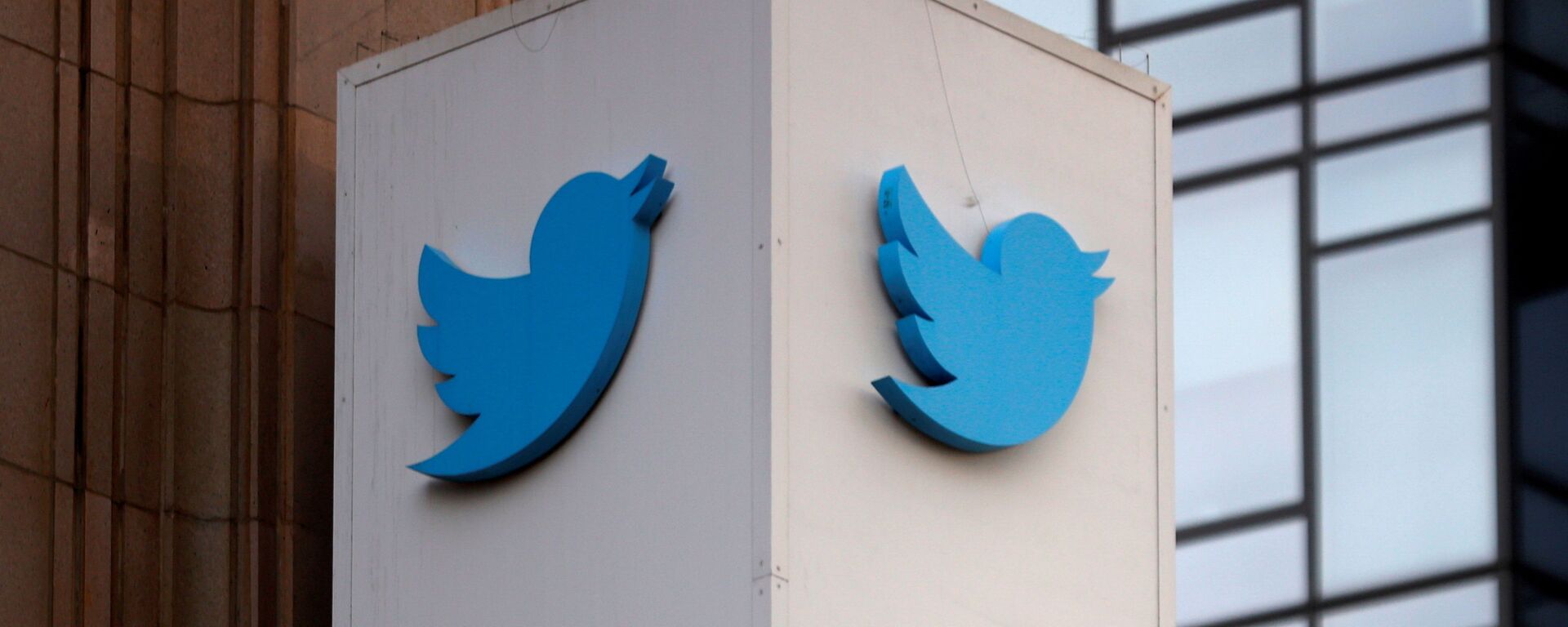 A Twitter logo is seen outside the company headquarters in San Francisco, California, U.S., January 11, 2021 - Sputnik International, 1920, 30.04.2021