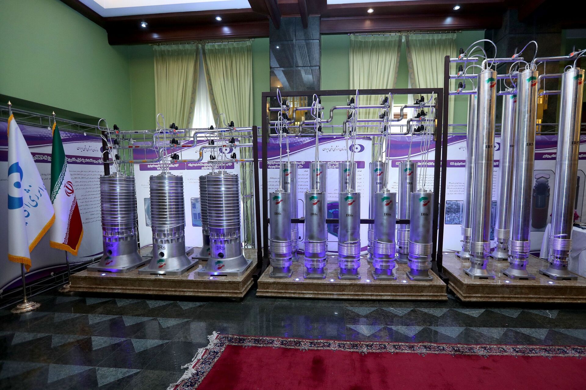 A number of new generation Iranian centrifuges are seen on display during Iran's National Nuclear Energy Day in Tehran, Iran April 10, 2021 - Sputnik International, 1920, 10.09.2021