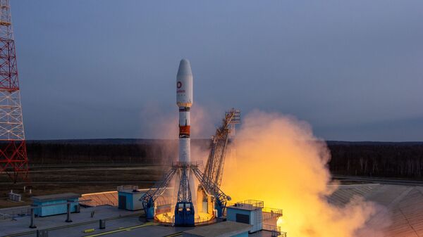 In this handout photo released by Russian Space Agency Roscosmos, the Soyuz-2.1b rocket booster with the Fregat upper stage and 36 UK OneWeb communications satellites blasts off from the Vostochny Cosmodrome, Amur region, Russia - Sputnik International