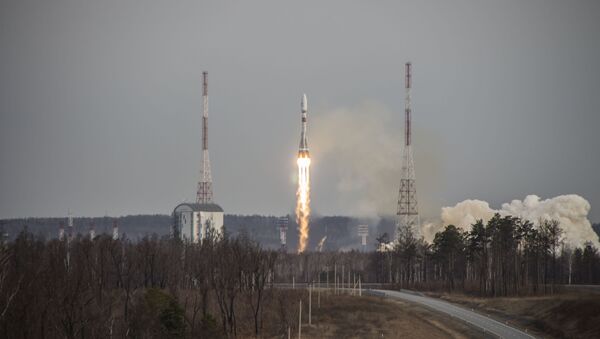 In this handout photo released by Russian Space Agency Roscosmos, the Soyuz-2.1b rocket booster with the Fregat upper stage and 36 UK OneWeb communications satellites blasts off from the Vostochny Cosmodrome, Amur region, Russia - Sputnik International