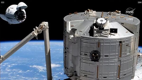 The SpaceX Crew Dragon approaches its space station docking port with the Kibo laboratory module in the foreground. - Sputnik International