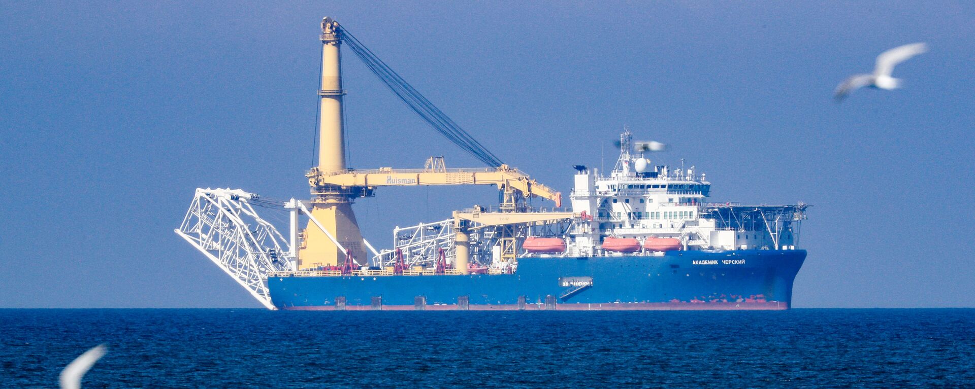 The Russian pipe-laying vessel Akademik Cherskiy is pictured in the waters of Kaliningrad, Russia. The Akademik Cherskiy is capable of completing the construction of the Nord Stream 2 gas pipeline. - Sputnik International, 1920, 27.04.2021