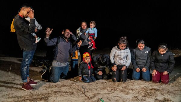 Asylum-seeking migrants' families from Guatemala pray the moment after crossing the Rio Grande river into the United States from Mexico in Roma, Texas, U.S., April 20, 2021. Picture taken April 20, 2021 - Sputnik International
