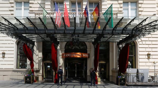 Police stand outside a hotel where a meeting of the Joint Commission of the Joint Comprehensive Plan of Action (JCPOA), or Iran nuclear deal, is held in Vienna, Austria, April 20, 2021. - Sputnik International
