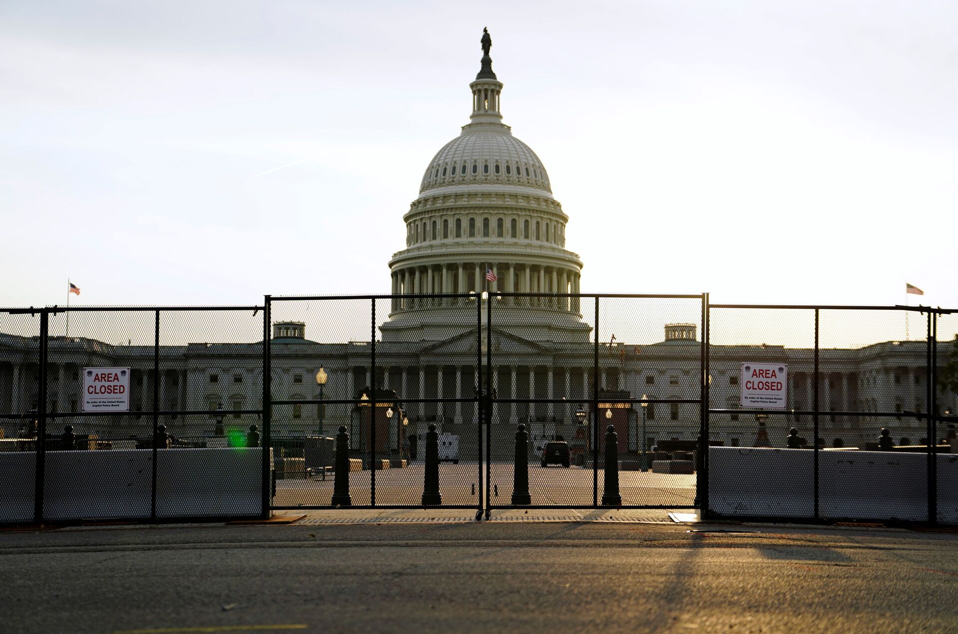 The U.S. Capitol grounds appear closed and mostly empty prior to U.S. President Joe Biden's first address to a joint session of the U.S. Congress in Washington, U.S., April 28, 2021. - Sputnik International, 1920, 19.11.2021