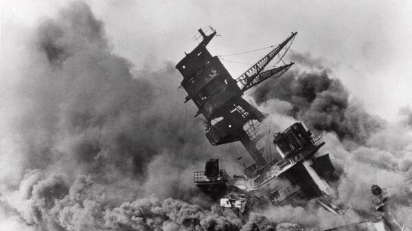 In this Dec. 7, 1941 file photo, smoke rises from the battleship USS Arizona as it sinks during a Japanese surprise attack on Pearl Harbor, Hawaii - Sputnik International