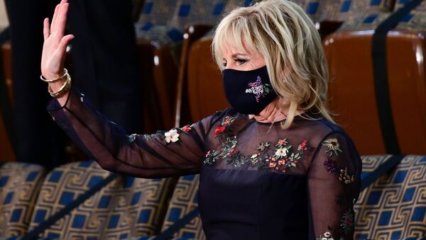 U.S. First Lady Jill Biden waves as she waits for the arrival of  U.S. President Joe Biden to address a joint session of Congress at the U.S. Capitol in Washington, DC, U.S. April 28, 2021 - Sputnik International