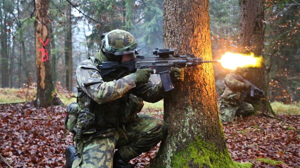 Czech Soldier engaging - Sputnik International