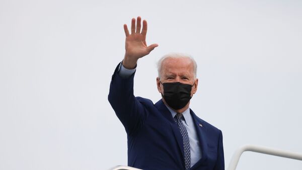 U.S. President Joe Biden waves as he boards Air Force One after attending the Democratic National Committee's Back on Track drive-in car rally to celebrate the president's 100th day in office, at Dobbins Air Reserve Base enroute to Joint Base Andrews, in Marietta, Georgia, U.S., April 29, 2021. - Sputnik International