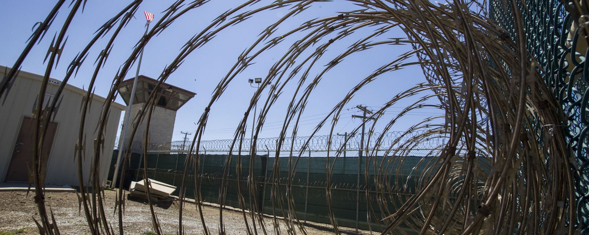 In this Wednesday, April 17, 2019 file photo reviewed by U.S. military officials, the control tower is seen through the razor wire inside the Camp VI detention facility in Guantanamo Bay Naval Base, Cuba. - Sputnik International, 1920