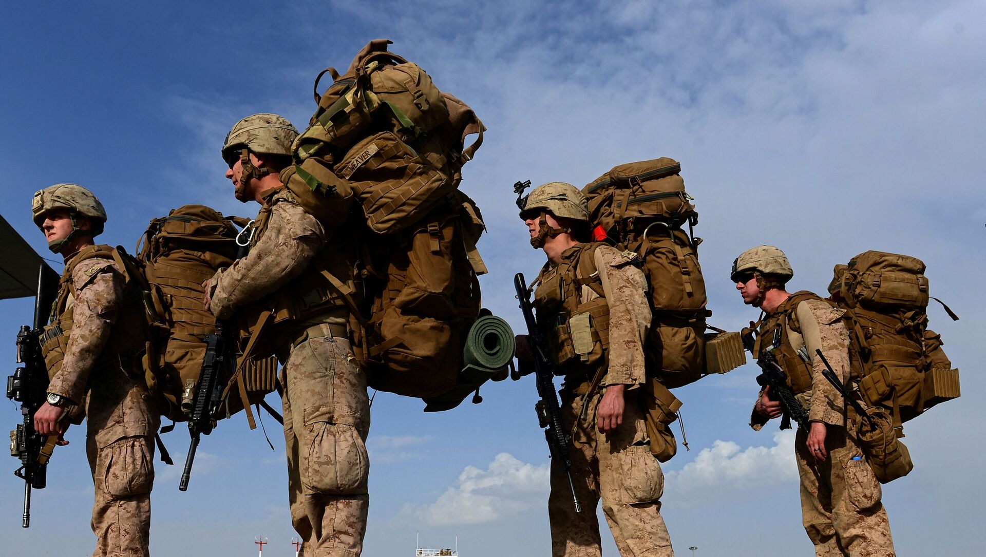 In this file photo taken on October 27, 2014, US Marines board a C-130J Super Hercules transport aircraft headed to Afghanistan's Kandahar as British and US forces withdraw from the Camp Bastion-Leatherneck complex at Lashkar Gah in Helmand province - Sputnik International, 1920, 20.05.2021
