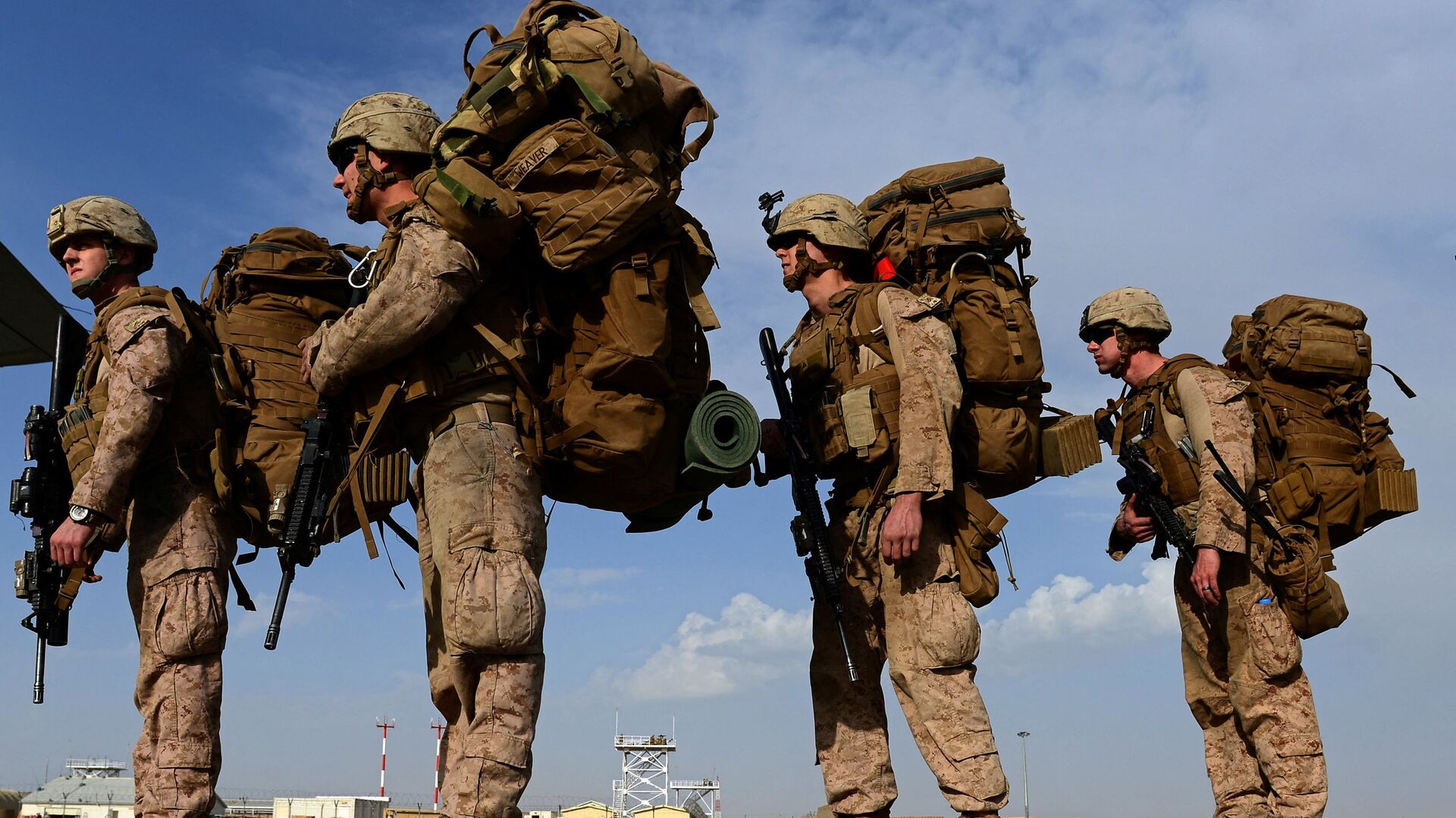 In this file photo taken on October 27, 2014, US Marines board a C-130J Super Hercules transport aircraft headed to Afghanistan's Kandahar as British and US forces withdraw from the Camp Bastion-Leatherneck complex at Lashkar Gah in Helmand province - Sputnik International, 1920, 06.05.2021