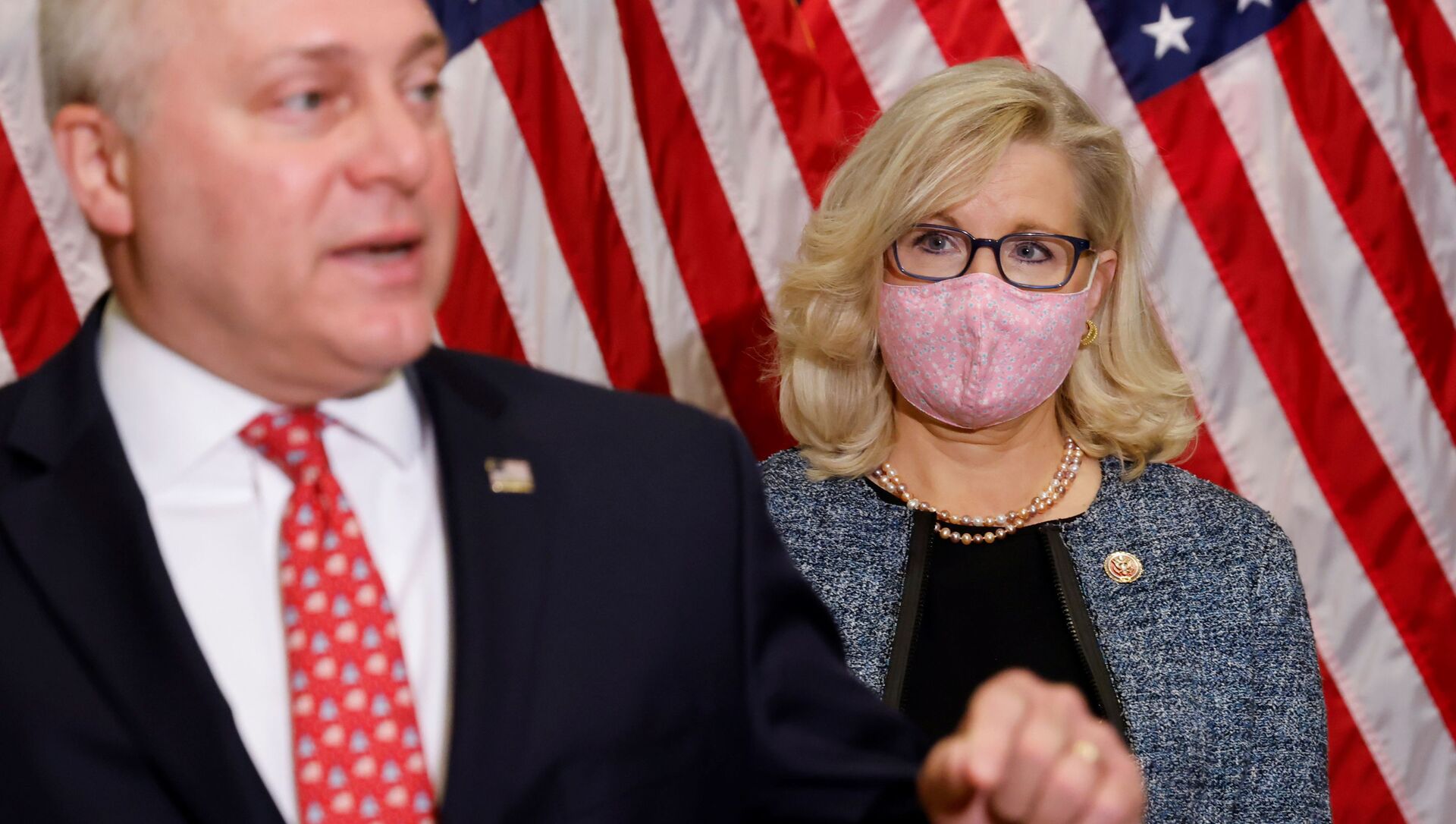 U.S. Representative Liz Cheney (R-WY) stands behind Representative Steve Scalise (R-LA) as he addresses reporters following a weekly House Republican caucus meeeting at the U.S. Capitol in Washington, U.S. April 20, 2021. - Sputnik International, 1920, 04.05.2021