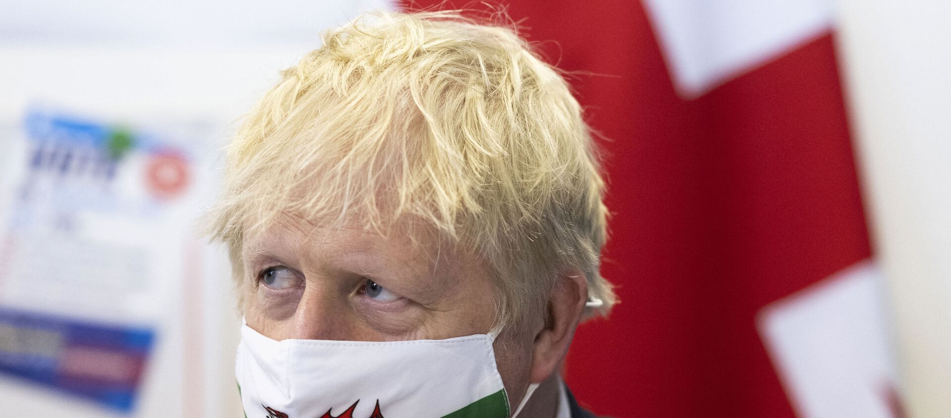 British Prime Minister Boris Johnson wears a Welsh flag face mask as he visits Marco’s cafe in Barry Island during the Senedd election campaign on May 3, 2021 in Barry, south Wales - Sputnik International, 1920, 07.07.2021