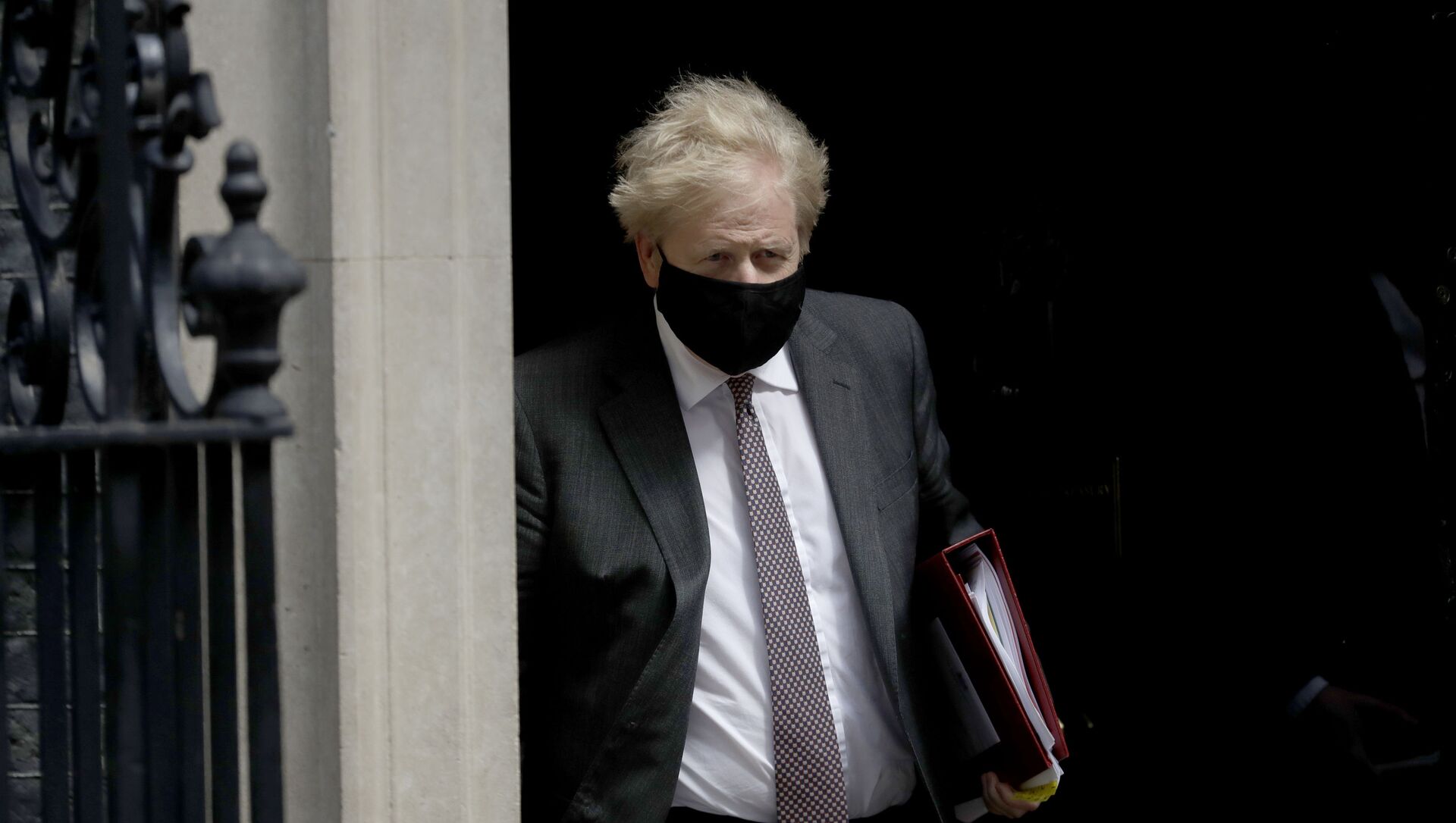 British Prime Minister Boris Johnson leaves 10 Downing Street in London, to attend the weekly Prime Minister's Questions at the Houses of Parliament, in London, Wednesday, April 21, 2021.  - Sputnik International, 1920, 15.05.2021