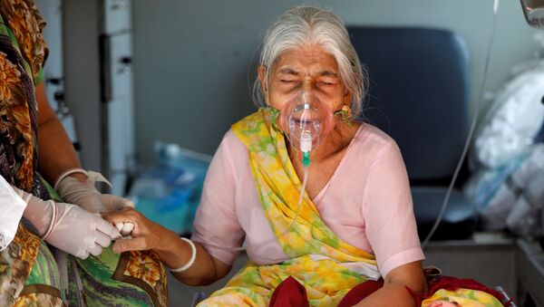 Lilaben Gautambhai Modi, 80, wearing an oxygen mask, sits inside an ambulance as she waits to enter a COVID-19 hospital for treatment, amidst the spread of the coronavirus disease (COVID-19), in Ahmedabad, India, May 5, 2021.  - Sputnik International