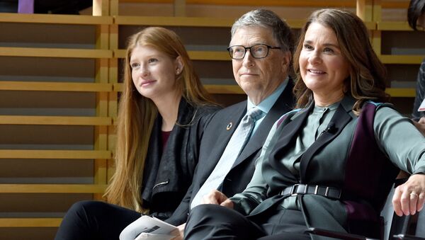(L-R) Phoebe Adele Gates, Bill Gates, and Melinda Gates attend the Goalkeepers 2017, at Jazz at Lincoln Center on September 20, 2017 in New York City - Sputnik International