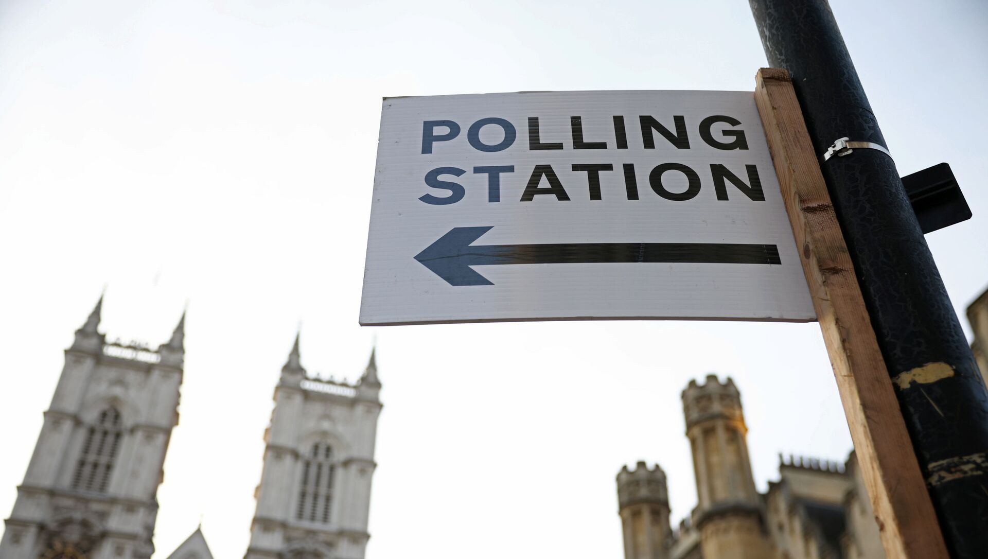 A polling station sign is seen in Westminster, London, Britain May 6, 2021.  - Sputnik International, 1920, 06.05.2021